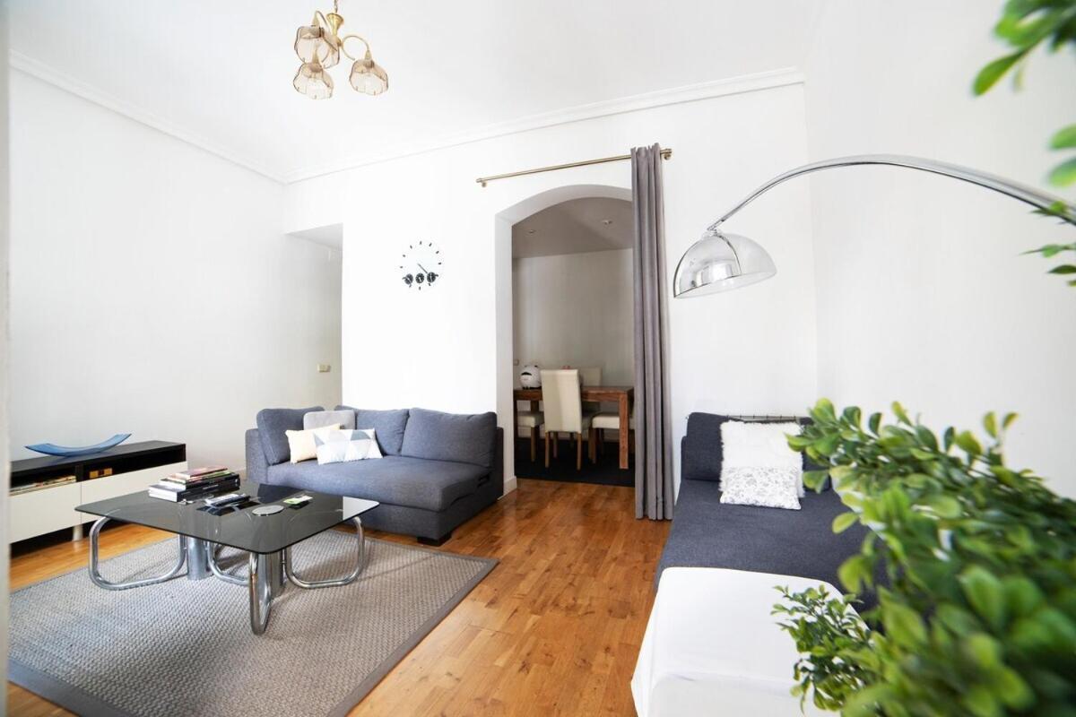 Bright Apartment In Historical City Center Madrid Buitenkant foto