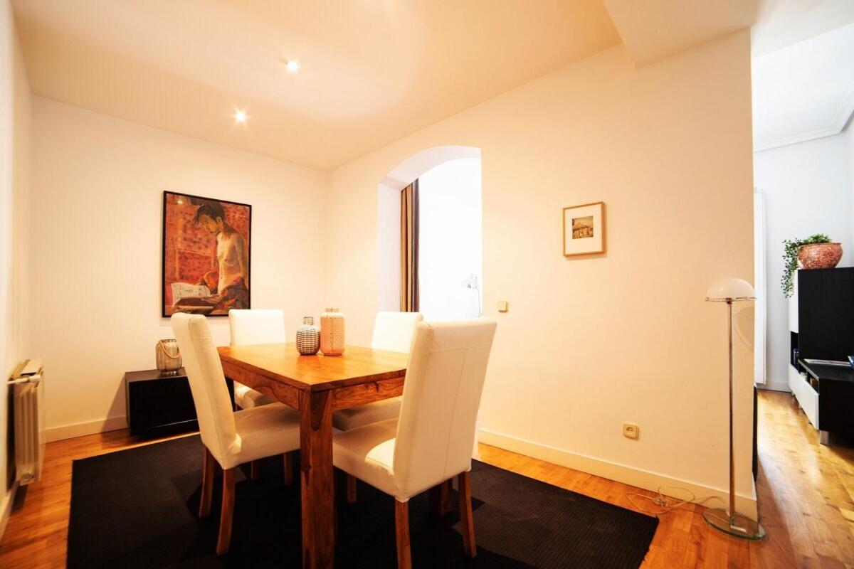 Bright Apartment In Historical City Center Madrid Buitenkant foto