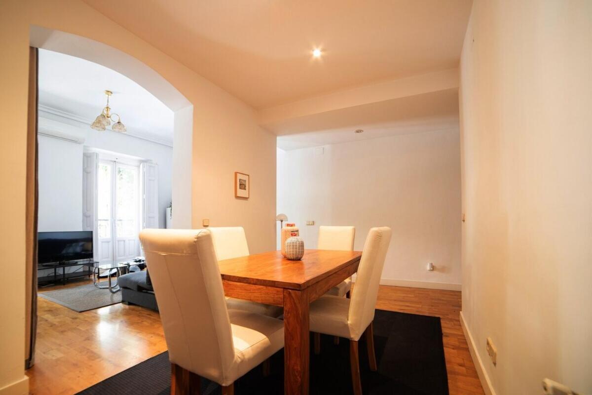 Bright Apartment In Historical City Center Madrid Buitenkant foto