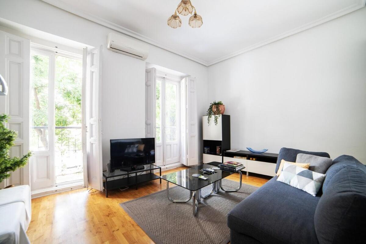 Bright Apartment In Historical City Center Madrid Buitenkant foto