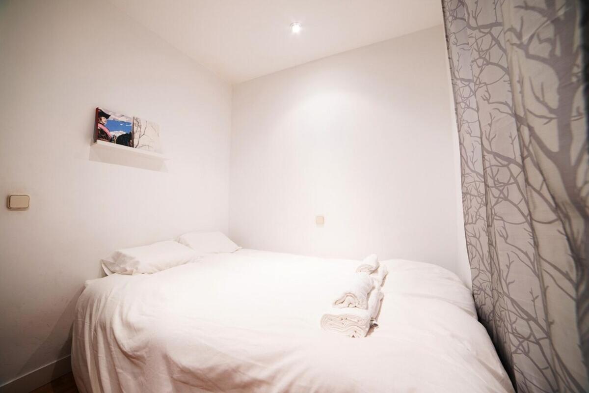 Bright Apartment In Historical City Center Madrid Buitenkant foto