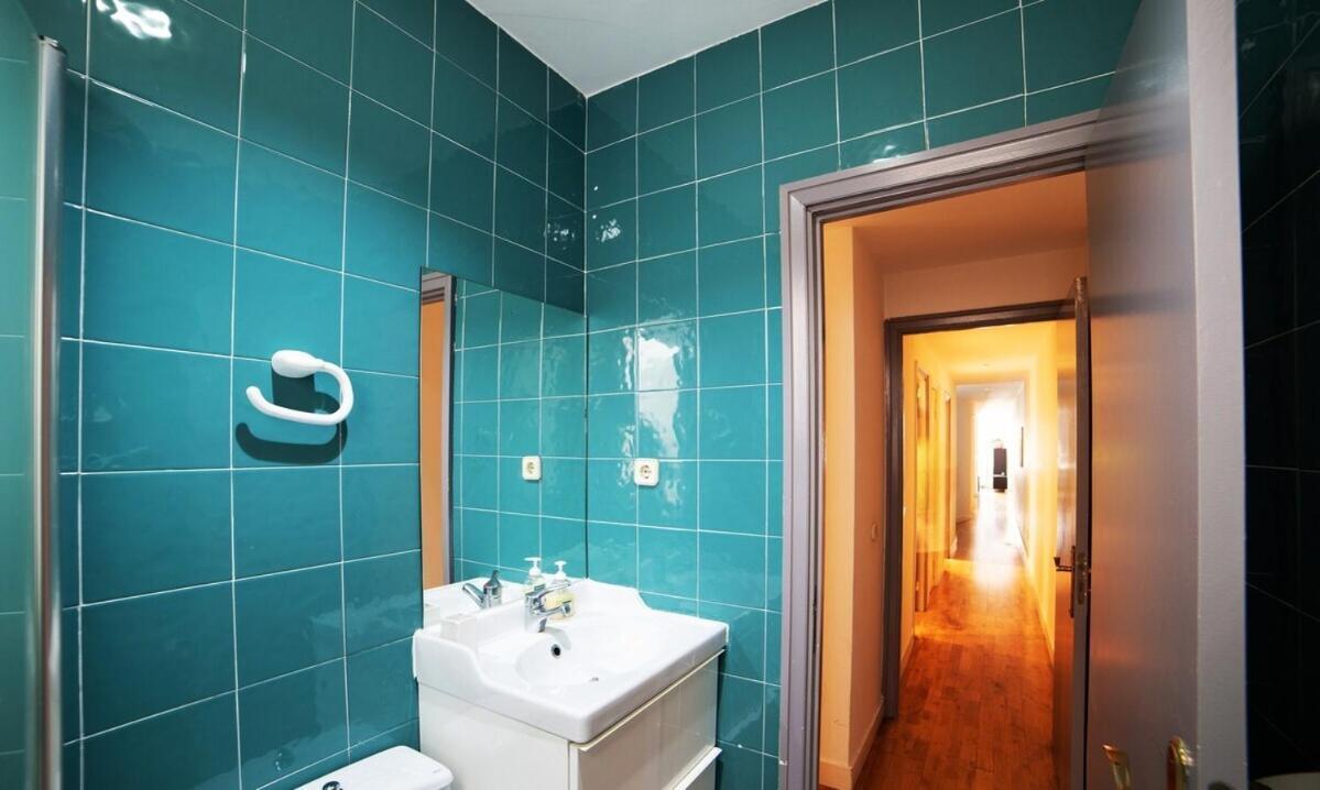 Bright Apartment In Historical City Center Madrid Buitenkant foto