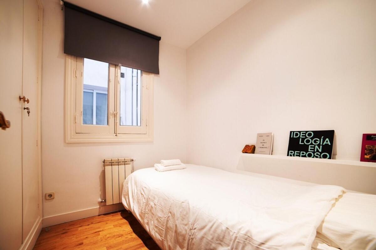 Bright Apartment In Historical City Center Madrid Buitenkant foto