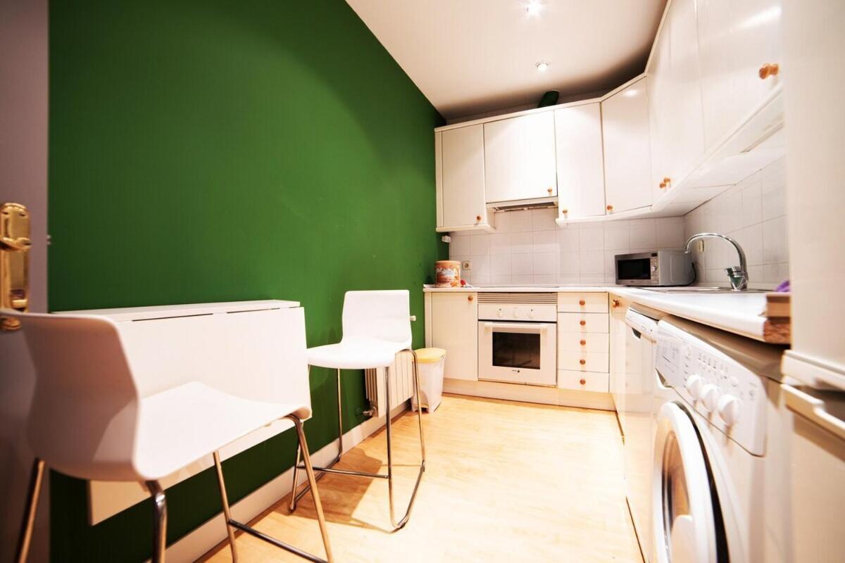 Bright Apartment In Historical City Center Madrid Buitenkant foto