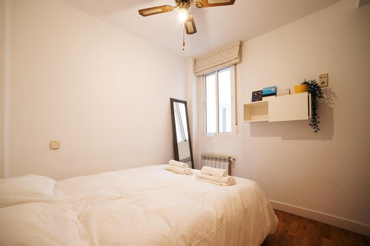Bright Apartment In Historical City Center Madrid Buitenkant foto