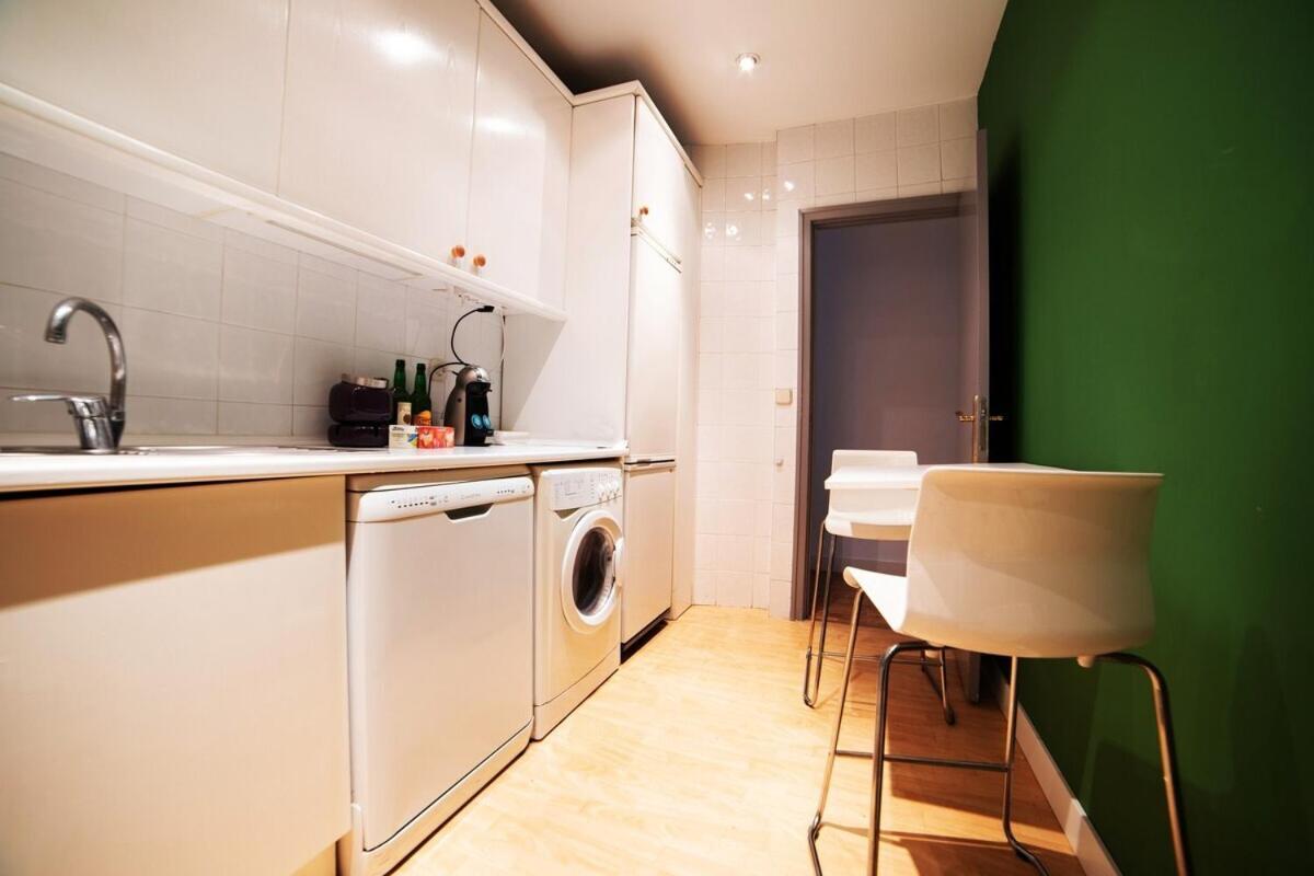 Bright Apartment In Historical City Center Madrid Buitenkant foto